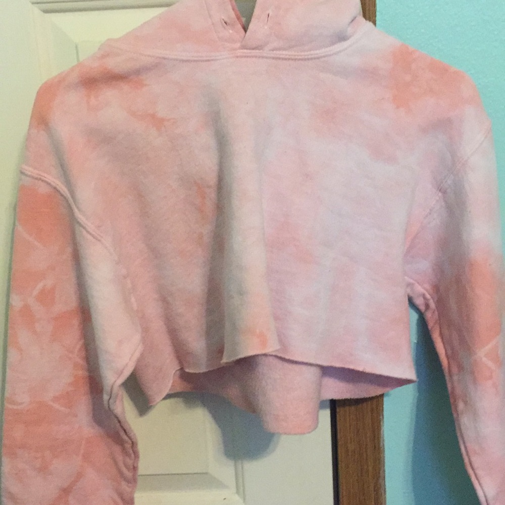 Cute long sleeve crop top